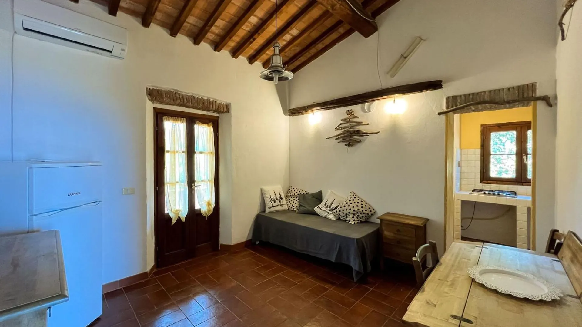 Agriturismo Amandolo Cavo 0*,